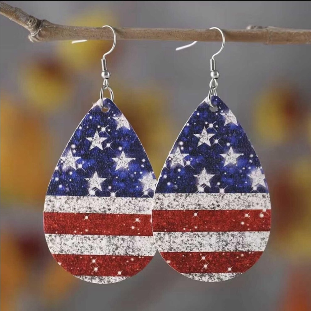 NWT Flag earrings! Show off your patriotic‎ spirit with these Earrings